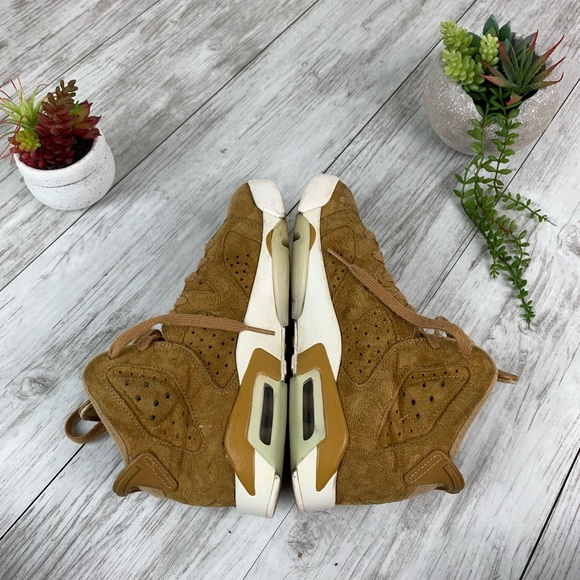 Jordan Retro 6 Size 4Y Kids - Picture 5 of 8